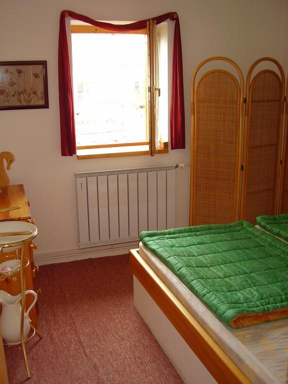 Csenye Vendeghaz Hotell Exteriör bild